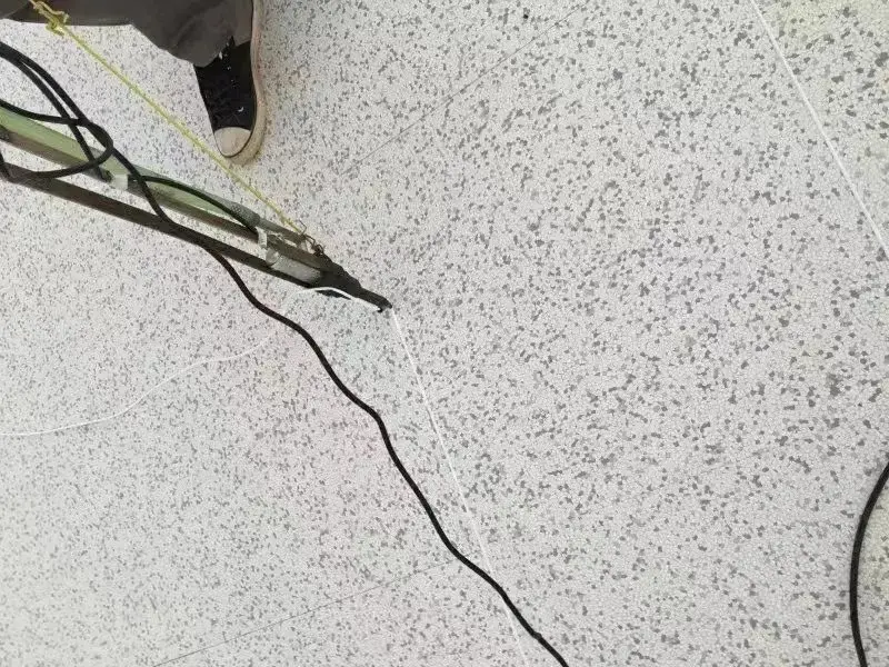 What are the characteristics of static conductivity homogeneous vinyl flooring?