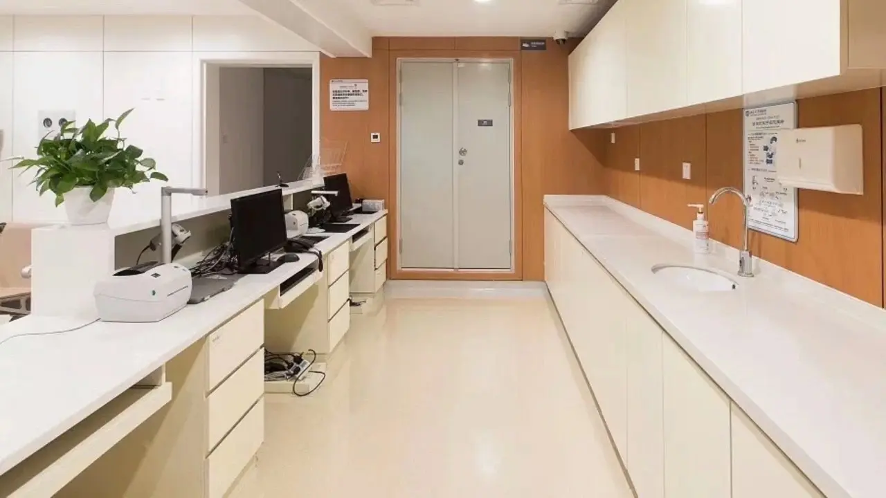 The application of homogeneous PVC vinyl flooring in hospital5.jpg