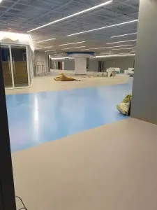 What should be paid attention to in the winter plastic floor construction_20241029142048